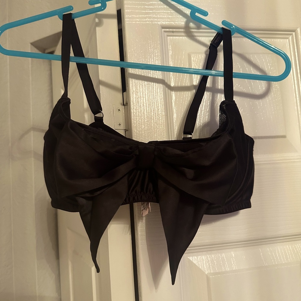 Victoria’s Secret Dream Angels Unlined push Up bra size 36C NWT
